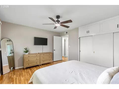 Bedroom - 1721 SW Hailey Ln, Pendleton, OR 97801 photo 3 of 8