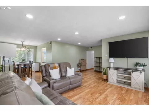 Living - 1721 SW Hailey Ln, Pendleton, OR 97801 photo 1 of 4