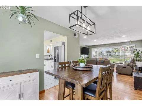 Dining - 1721 SW Hailey Ln, Pendleton, OR 97801 photo 1 of 2