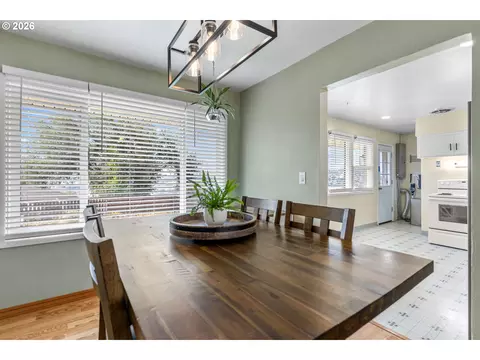 Dining - 1721 SW Hailey Ln, Pendleton, OR 97801 photo 2 of 2