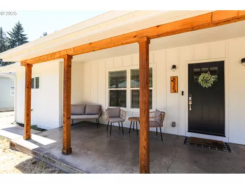 825 Horn Ln, Eugene, OR 97404 photo 1