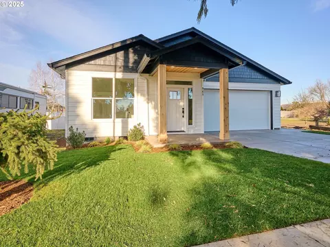 985 2nd St, Gervais, OR 97026