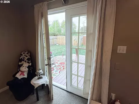 Entry Way - Undisclosed, Eugene, OR 97404 photo 1 of 2