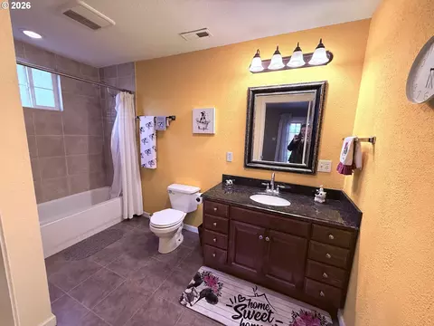 Bath - Undisclosed, Eugene, OR 97404 photo 1 of 5