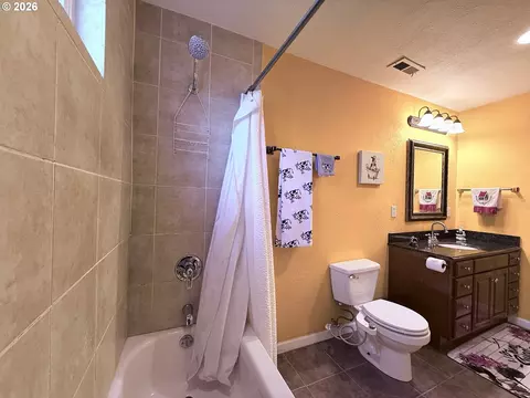 Bath - Undisclosed, Eugene, OR 97404 photo 2 of 5