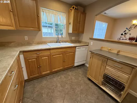 Kitchen - Undisclosed, Eugene, OR 97404 photo 2 of 4