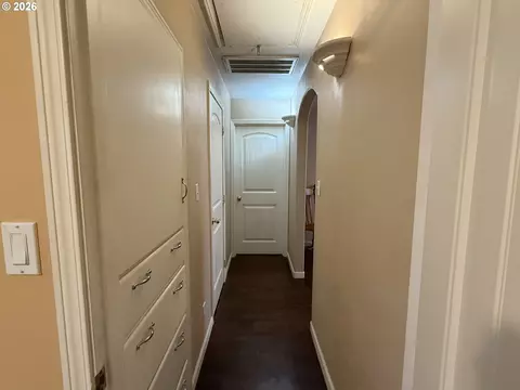 Entry Way - Undisclosed, Eugene, OR 97404 photo 2 of 2