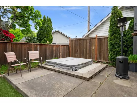 Exterior - 2845 Harlow Rd, Eugene, OR 97401 photo 5 of 8