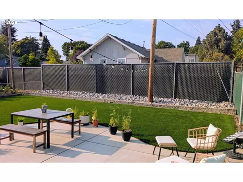 Exterior - 2404 E 13th St, Vancouver, WA 98661 photo 3 of 4
