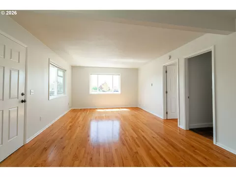 Living - 2404 E 13th St, Vancouver, WA 98661 photo 1 of 6