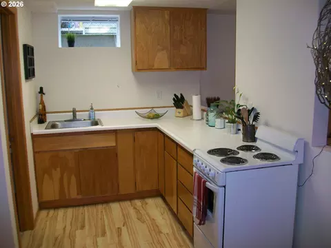 Kitchen - 2404 E 13th St, Vancouver, WA 98661 photo 4 of 4