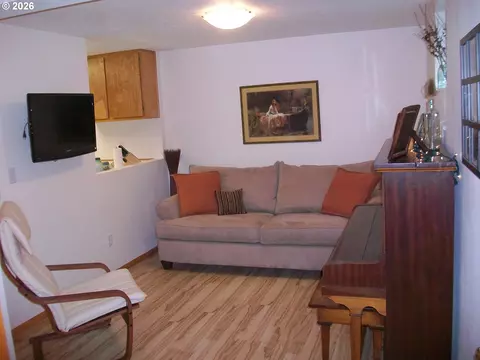 Living - 2404 E 13th St, Vancouver, WA 98661 photo 5 of 6