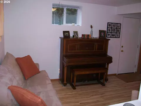 Living - 2404 E 13th St, Vancouver, WA 98661 photo 6 of 6