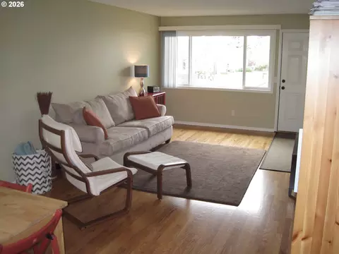 Living - 2404 E 13th St, Vancouver, WA 98661 photo 3 of 6