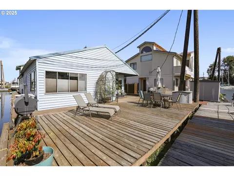 331 NE Bridgeton #7, Portland, OR 97211