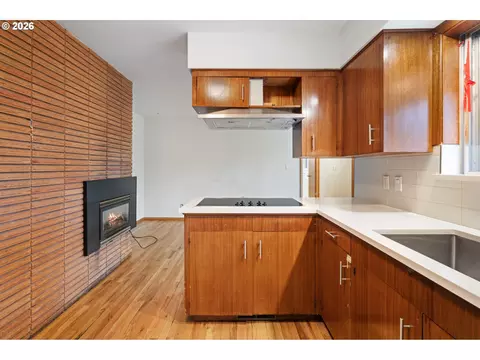 Kitchen - 21525 SE Oak St, Gresham, OR 97030 photo 6 of 10