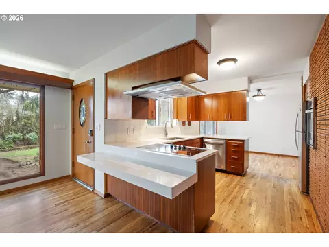 Kitchen - 21525 SE Oak St, Gresham, OR 97030 photo 8 of 10