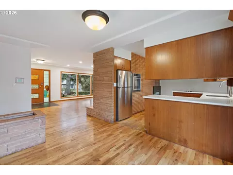 Kitchen - 21525 SE Oak St, Gresham, OR 97030 photo 1 of 10