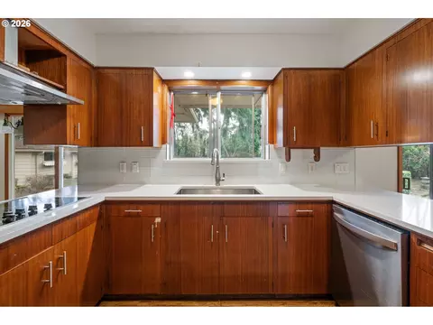 Kitchen - 21525 SE Oak St, Gresham, OR 97030 photo 4 of 10