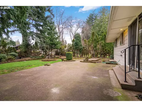 Exterior - 21525 SE Oak St, Gresham, OR 97030 photo 4 of 13