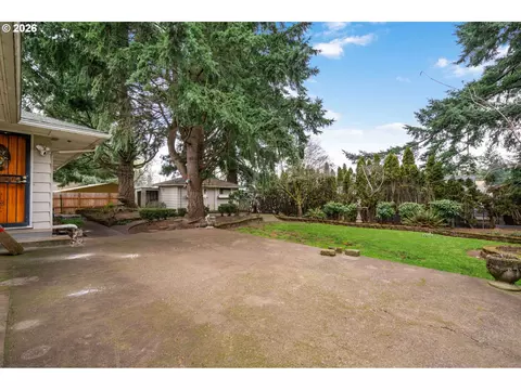 Exterior - 21525 SE Oak St, Gresham, OR 97030 photo 5 of 13