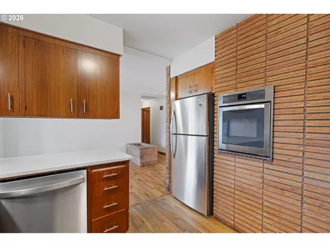 Kitchen - 21525 SE Oak St, Gresham, OR 97030 photo 7 of 10