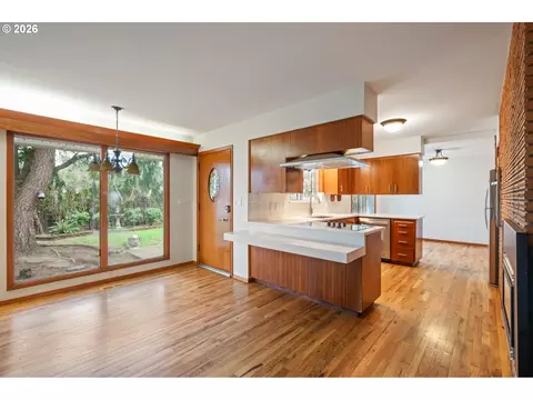 Kitchen - 21525 SE Oak St, Gresham, OR 97030 photo 9 of 10