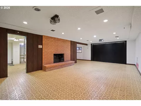 Living - 21525 SE Oak St, Gresham, OR 97030 photo 4 of 8