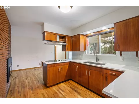 Kitchen - 21525 SE Oak St, Gresham, OR 97030 photo 3 of 10