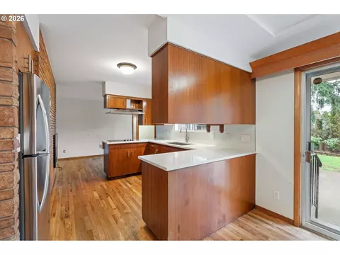 Kitchen - 21525 SE Oak St, Gresham, OR 97030 photo 2 of 10