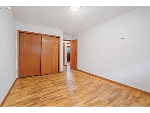 Bedroom - 21525 SE Oak St, Gresham, OR 97030 photo 2 of 5