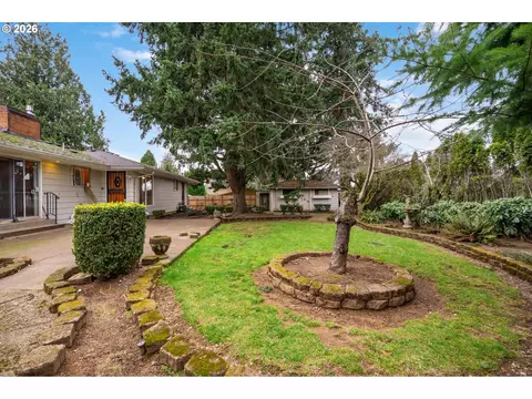 Exterior - 21525 SE Oak St, Gresham, OR 97030 photo 8 of 13