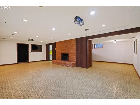Living - 21525 SE Oak St, Gresham, OR 97030 photo 5 of 8