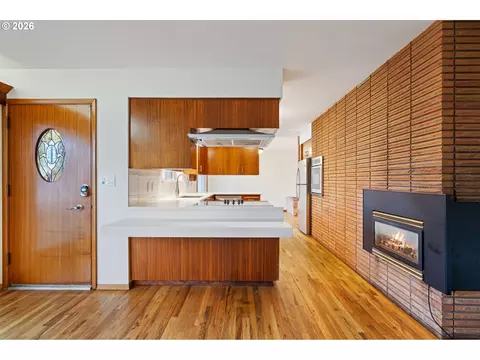 Kitchen - 21525 SE Oak St, Gresham, OR 97030 photo 10 of 10
