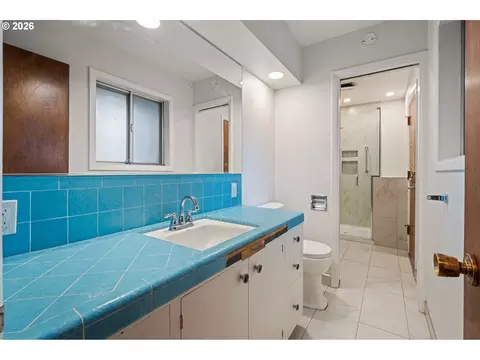 Bath - 21525 SE Oak St, Gresham, OR 97030 photo 1 of 3