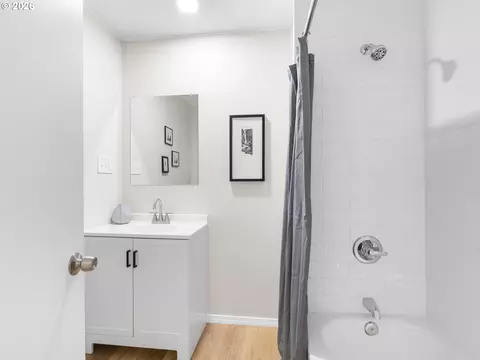 300 SE Morlan Ave, Gresham, OR 97080 photo 9
