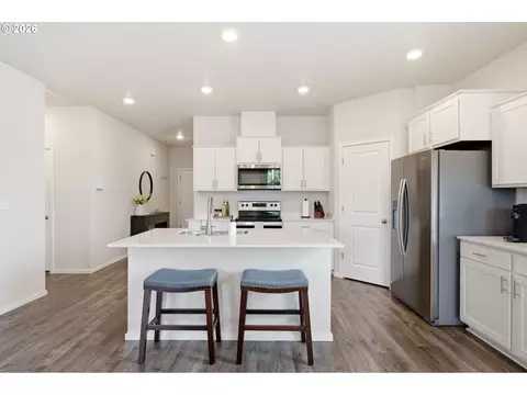 Kitchen - 3493 SE Paropa Ave, Gresham, OR 97080 photo 3 of 4