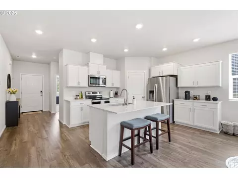 Kitchen - 3493 SE Paropa Ave, Gresham, OR 97080 photo 1 of 4