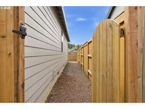 Exterior - 3493 SE Paropa Ave, Gresham, OR 97080 photo 3 of 4