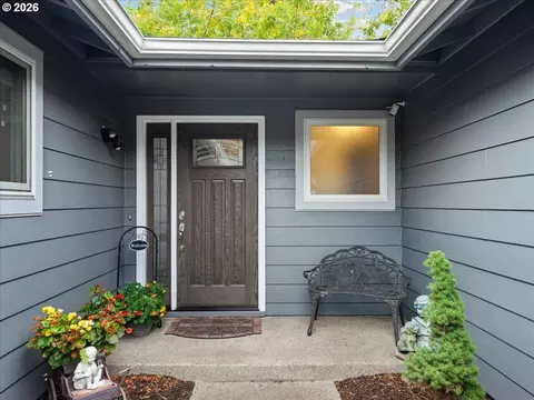 Entry Way - 987 Munkers Ct SE, Salem, OR 97317 photo 1 of 2