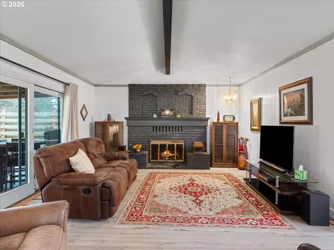 Living - 987 Munkers Ct SE, Salem, OR 97317 photo 1 of 3