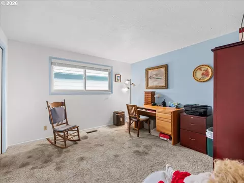 Bedroom - 987 Munkers Ct SE, Salem, OR 97317 photo 1 of 3