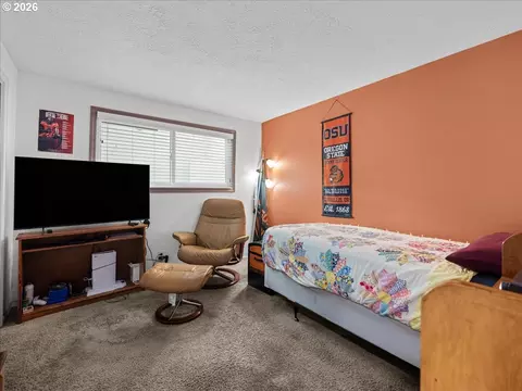 Bedroom - 987 Munkers Ct SE, Salem, OR 97317 photo 2 of 3
