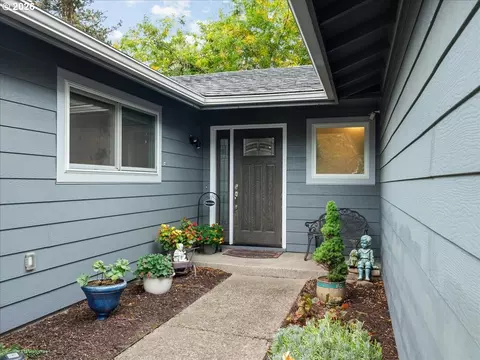 Exterior - 987 Munkers Ct SE, Salem, OR 97317 photo 4 of 7