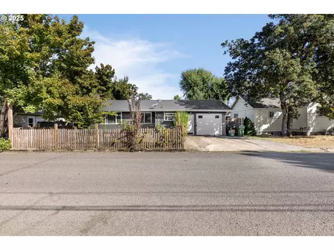 408 N 8th St, Cottage Grove, OR 97424