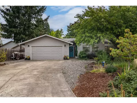 1660 NW Youngwood Ct, Roseburg, OR 97471