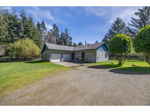 56017 Ferry Rd, Bandon, OR 97411