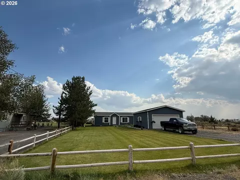 86880 Glitter Ln, Christmas Valley, OR 97641