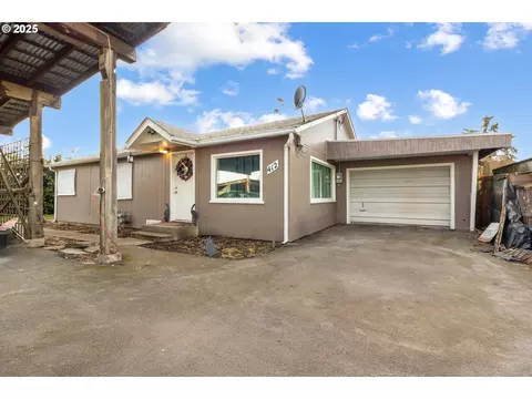 412 S 35th St, Springfield, OR 97478