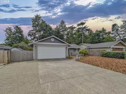 3 Park Village Dr, Florence, OR 97439